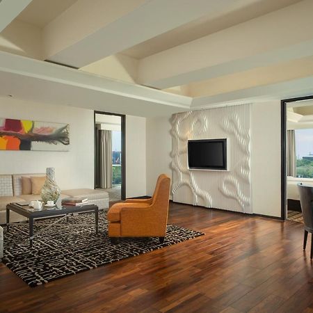 Artotel Ts Suites Surabaia Exterior foto