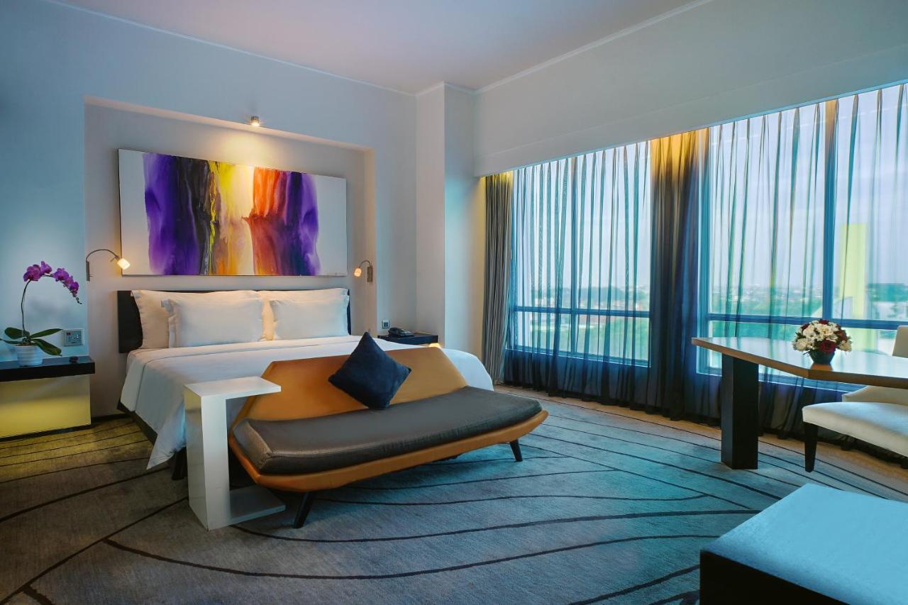 Artotel Ts Suites Surabaia Exterior foto