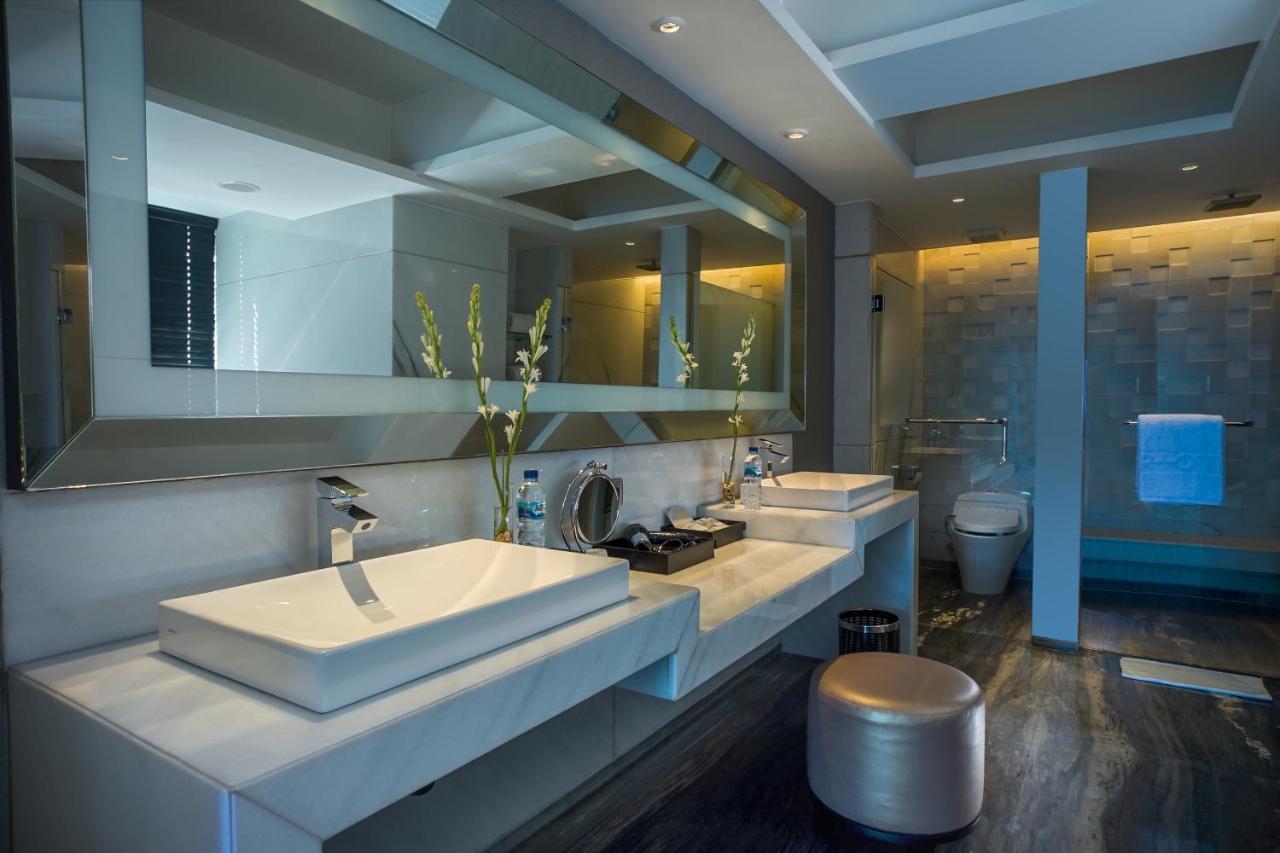 Artotel Ts Suites Surabaia Exterior foto
