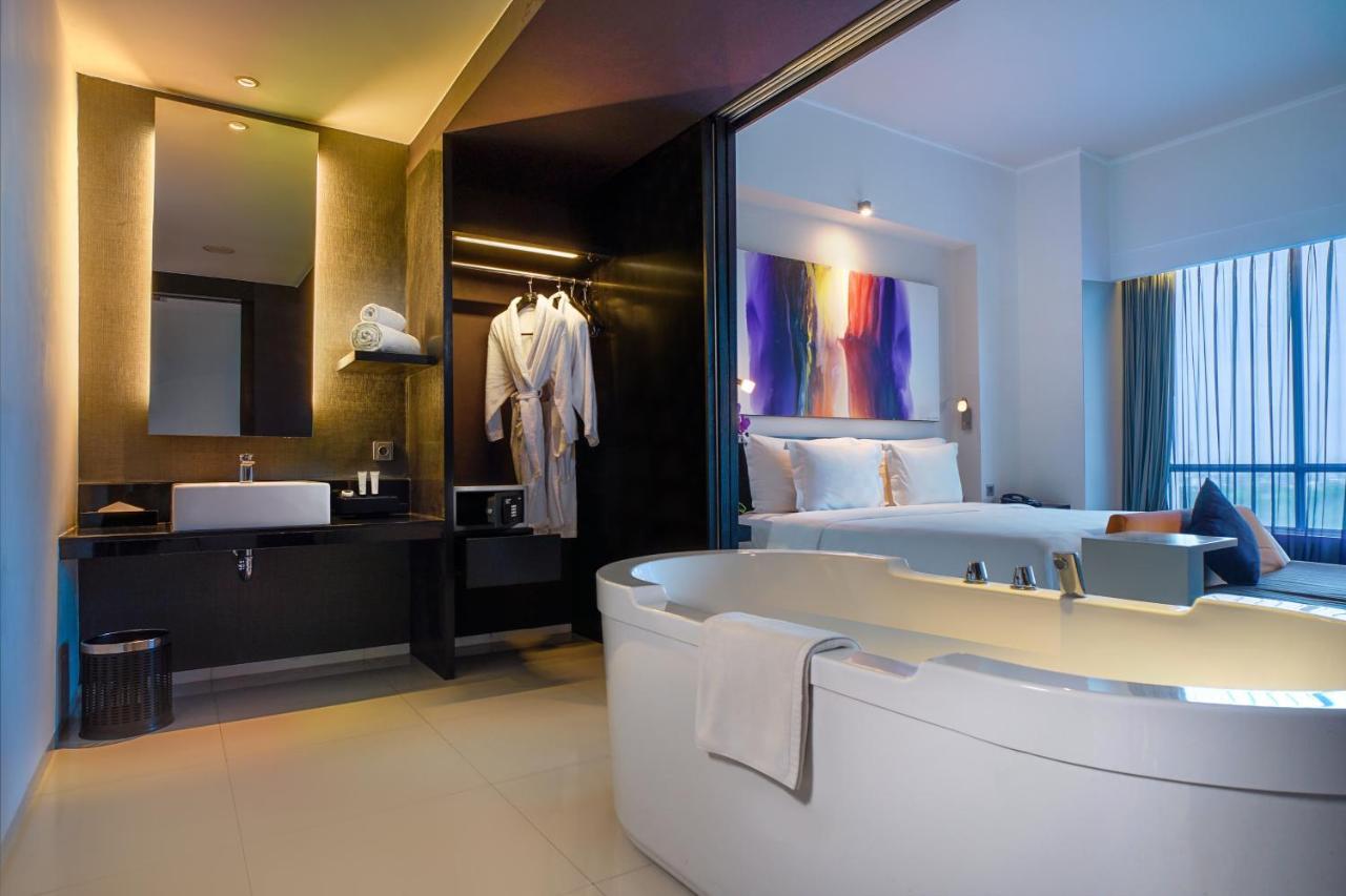 Artotel Ts Suites Surabaia Exterior foto