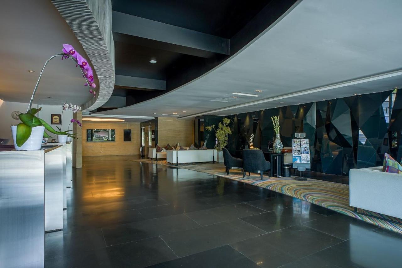 Artotel Ts Suites Surabaia Exterior foto
