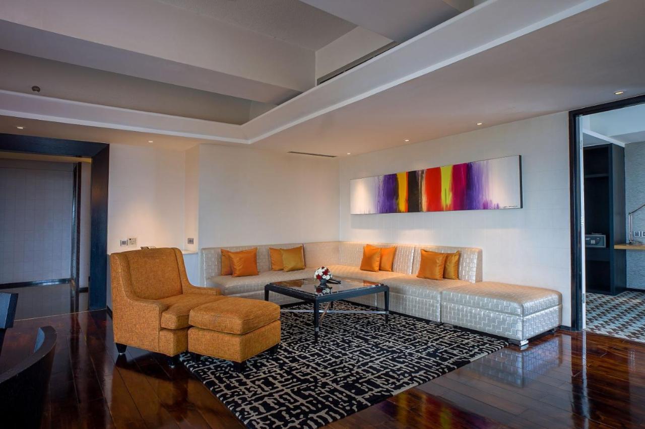 Artotel Ts Suites Surabaia Exterior foto