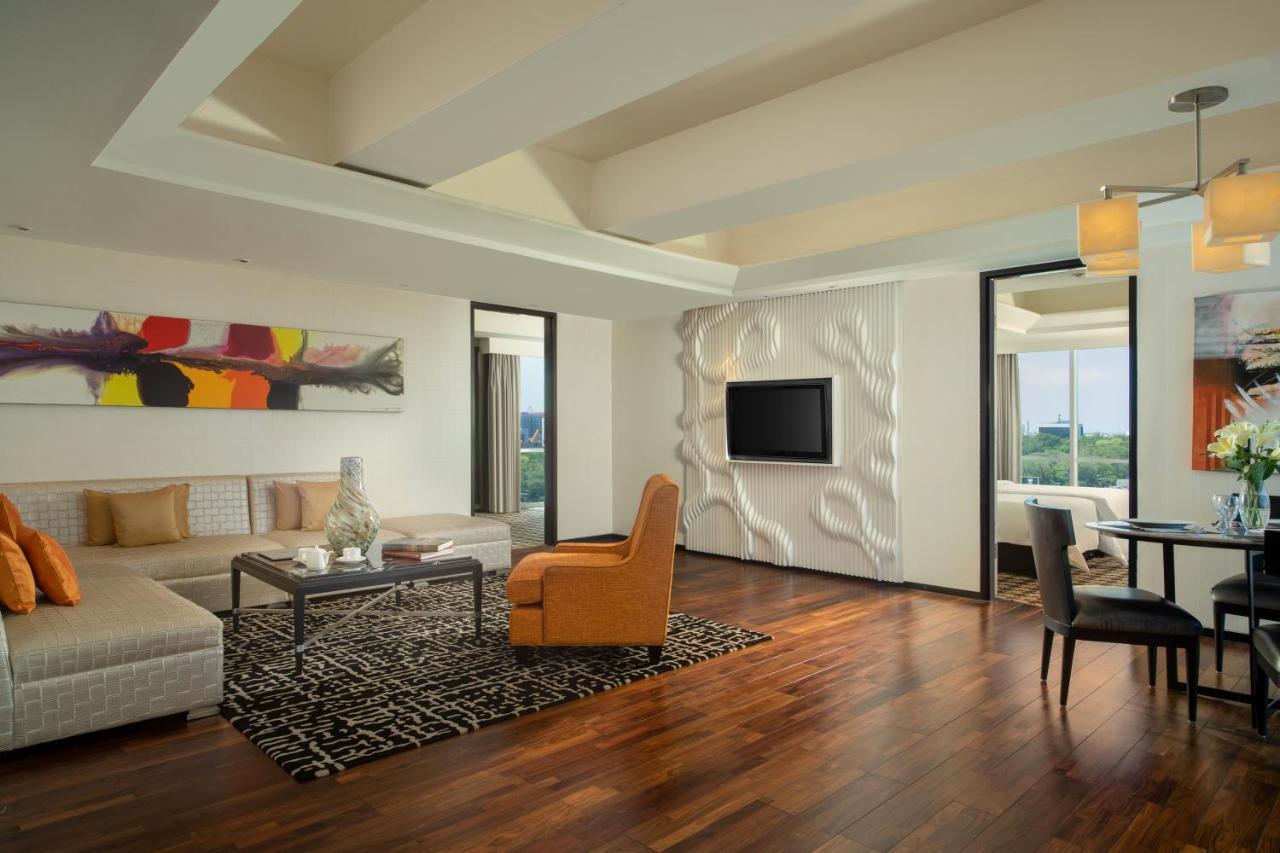 Artotel Ts Suites Surabaia Exterior foto