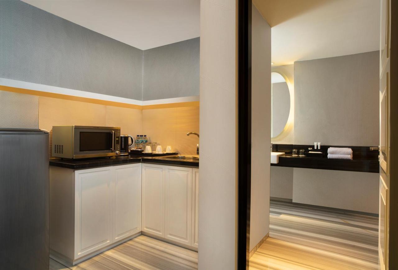 Artotel Ts Suites Surabaia Exterior foto
