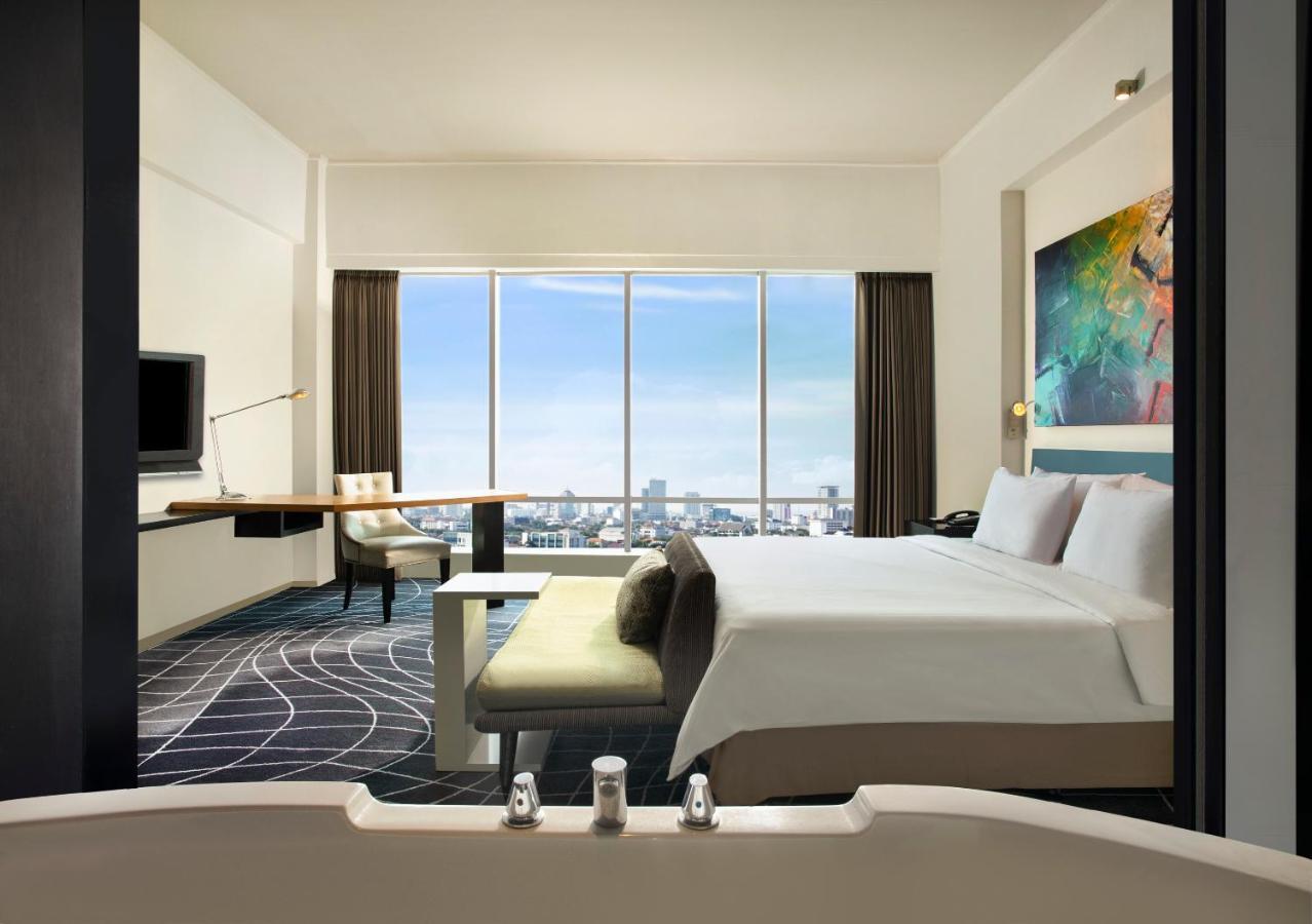 Artotel Ts Suites Surabaia Exterior foto